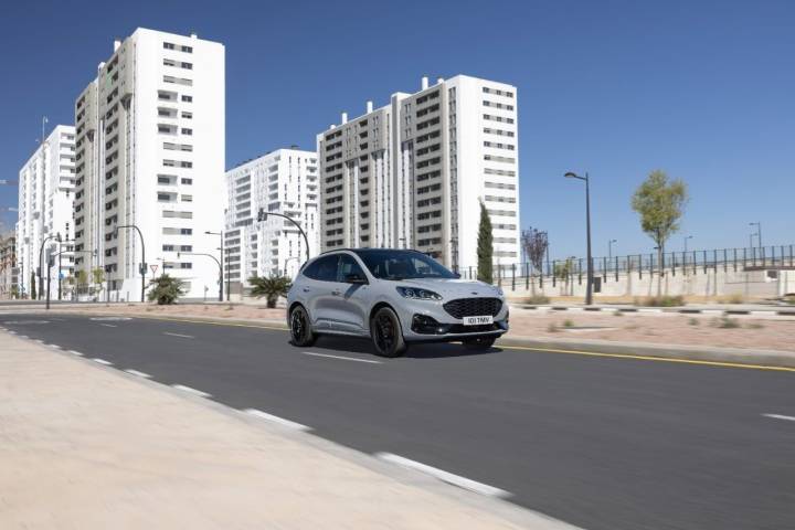 Ford Kuga Graphite Tech Edition : peinture spéciale et plus d'équipements