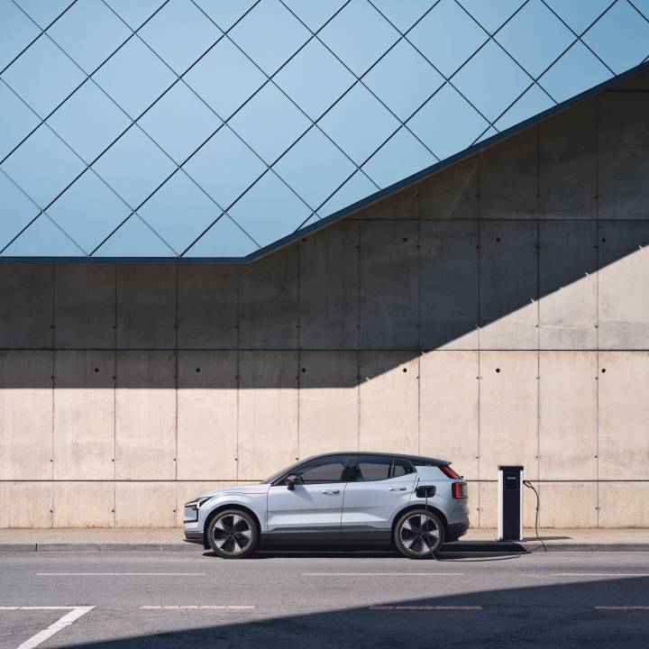Ce constructeur suédois fait tout pour simplifier la charge des véhicules électriques !