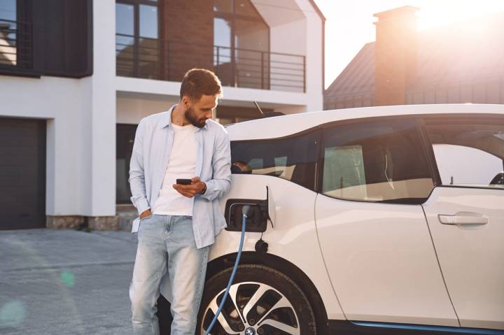 Voiture électrique : pourquoi elle serait plus adaptée à la campagne qu’à la ville selon TotalEnergies