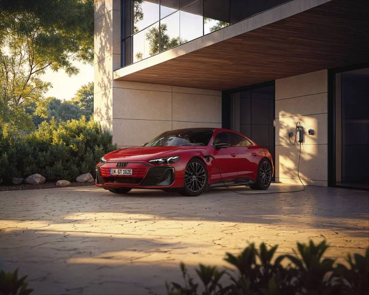 L'Audi e-tron GT quattro devient plus accessible et ce, sans faire de compromis sur le style et la performance !