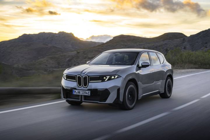 BMW iX3 40 (2026) : une nouvelle version plus abordable du SUV électrique arrive au catalogue