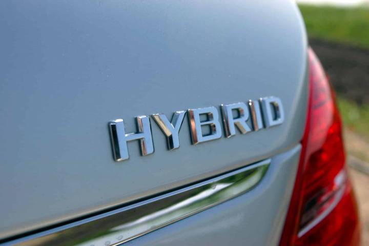 Peugeot 208, Renault Clio ou Toyota Yaris : quelle est la meilleure citadine hybride en 2024 ?