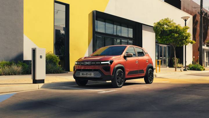 La Dacia Spring se décline en plusieurs versions, mais elles ne sont pas disponibles en France ...