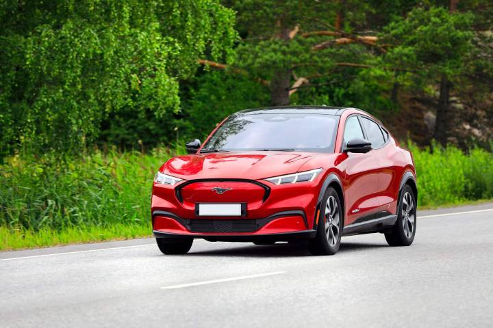 Le Ford Mustang Mach-E a été restylé et il fait le plein de nouveautés