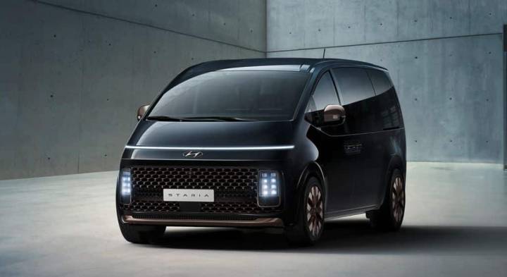 Ce grand monospace hybride au design futuriste est enfin disponible en France !