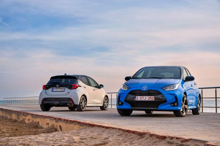 Toyota Yaris : la citadine hybride revoit sa gamme et ses prix pour 2025