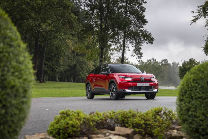 Les Citroën C4 et CX 4 passent par la case restylage : voici ce qui change et les tarifs des nouvelles berlines françaises