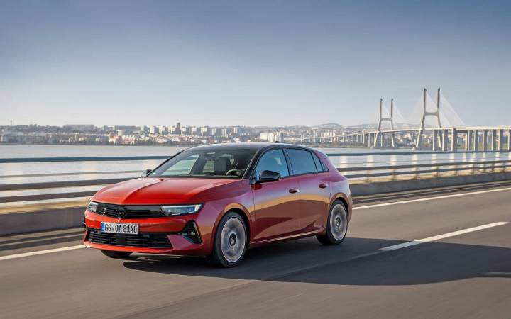 Opel lance une déclinaison hybride rechargeable de l’Astra : les performances seront-elles au rendez-vous ?