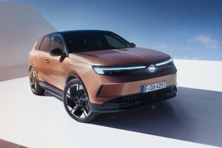 Plus grand et moins cher que le 3008, le nouvel Opel Grandland dévoile sa gamme et ses prix