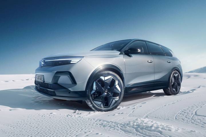 Opel Grandland Electric : le SUV compact allemand reçoit une nouvelle version 4 roues motrices de 325 ch