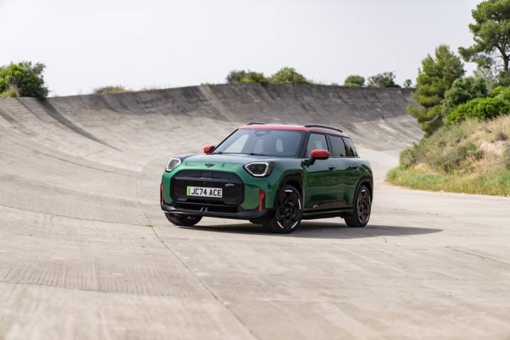 Mini dévoile ses deux sportives électriques ! Les sensations de conduite d'un kart sont-elles préservées ?