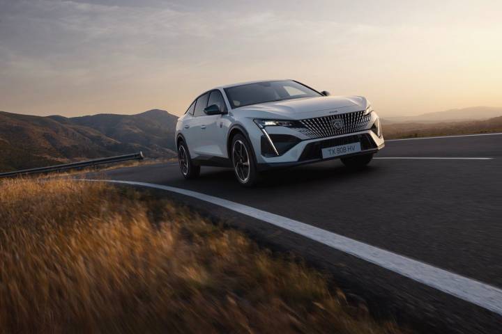 Peugeot dévoile une nouvelle version de la 408 ! Il s'agit de la motorisation électrique !