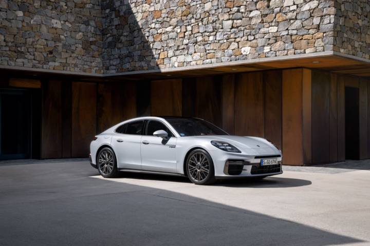 Cette berline Porsche utilise un moteur thermique puissant et évite le malus écologique !