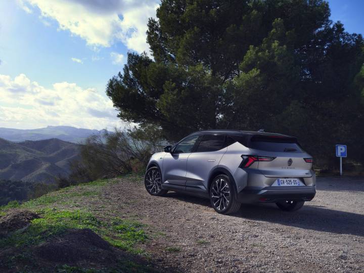 Captur, Symbioz, Arkana, Scénic E-Tech, Austral, Espace ou Rafale : quel est le meilleur SUV Renault ?