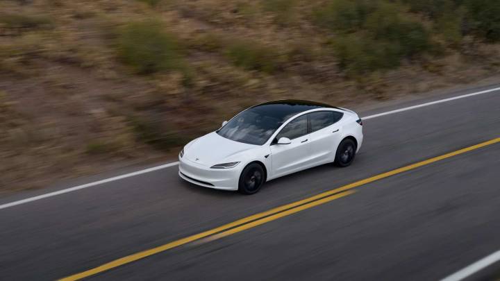 Tesla triple ses immatriculations en France en mars 2026 et relance le marché électrique