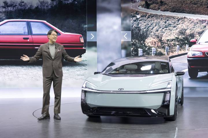 Toyota Corolla Concept : la future génération de la berline se dévoile à travers un prototype futuriste