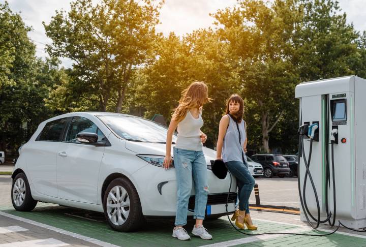 L’État accélère la transition et basculera vers une flotte 100 % électrique