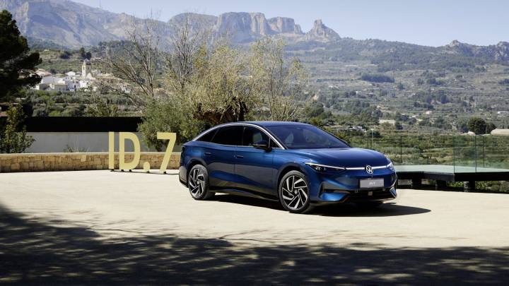 Volkswagen ID.7 : la berline électrique reçoit une nouvelle version à petite batterie pour faire baisser son prix