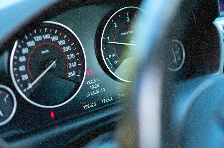 Vérifier le kilométrage d'une voiture